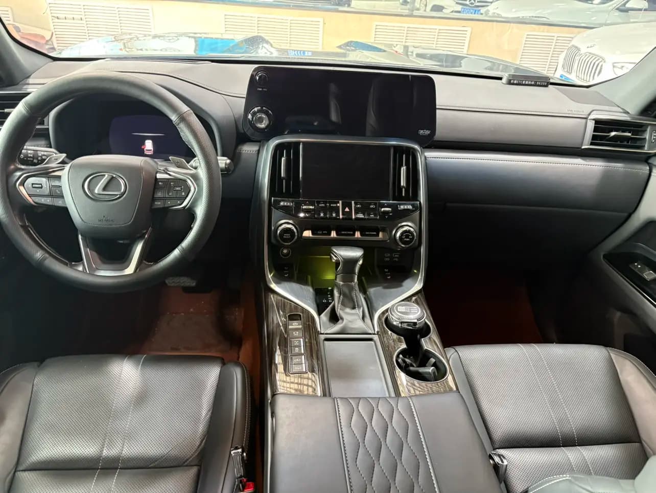 Lexus LX 2023 г. 60065 км. — фото 7