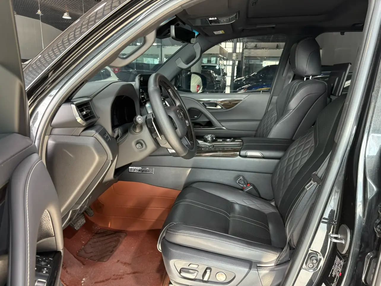 Lexus LX 2023 г. 60065 км. — фото 8