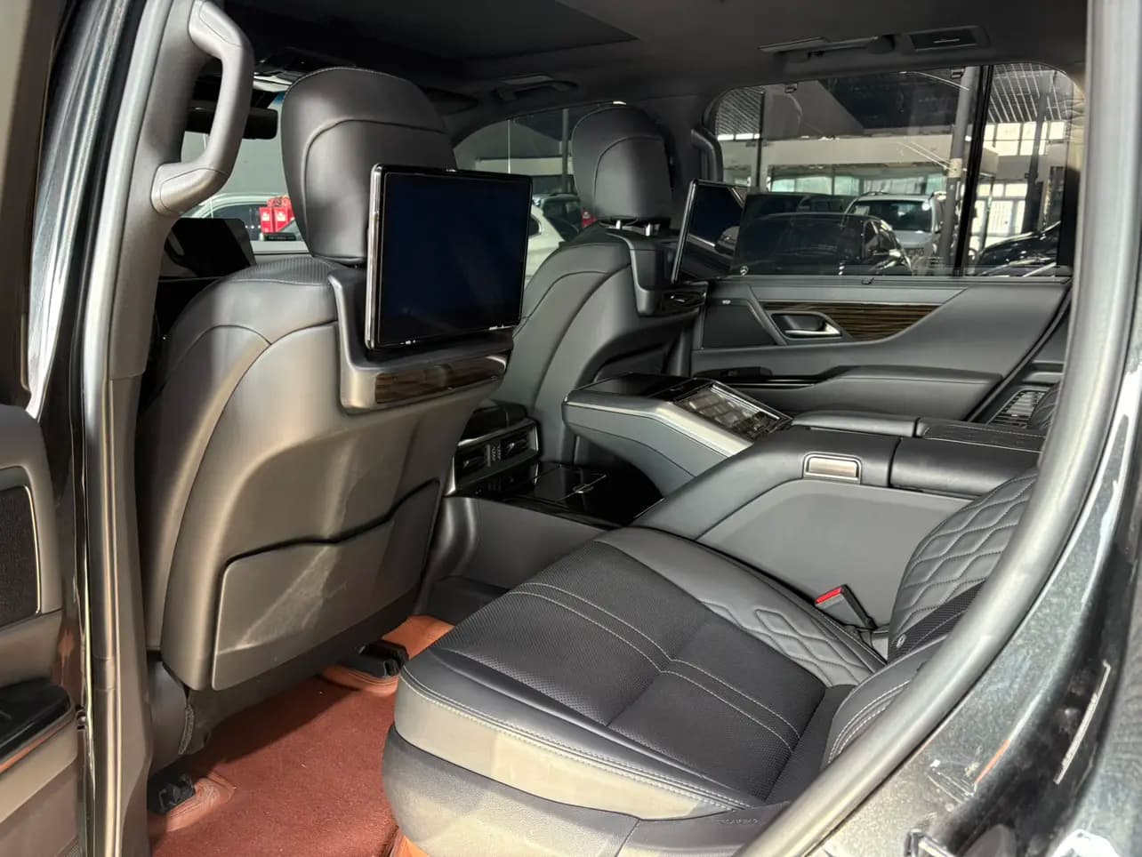 Lexus LX 2023 г. 60065 км. — фото 9