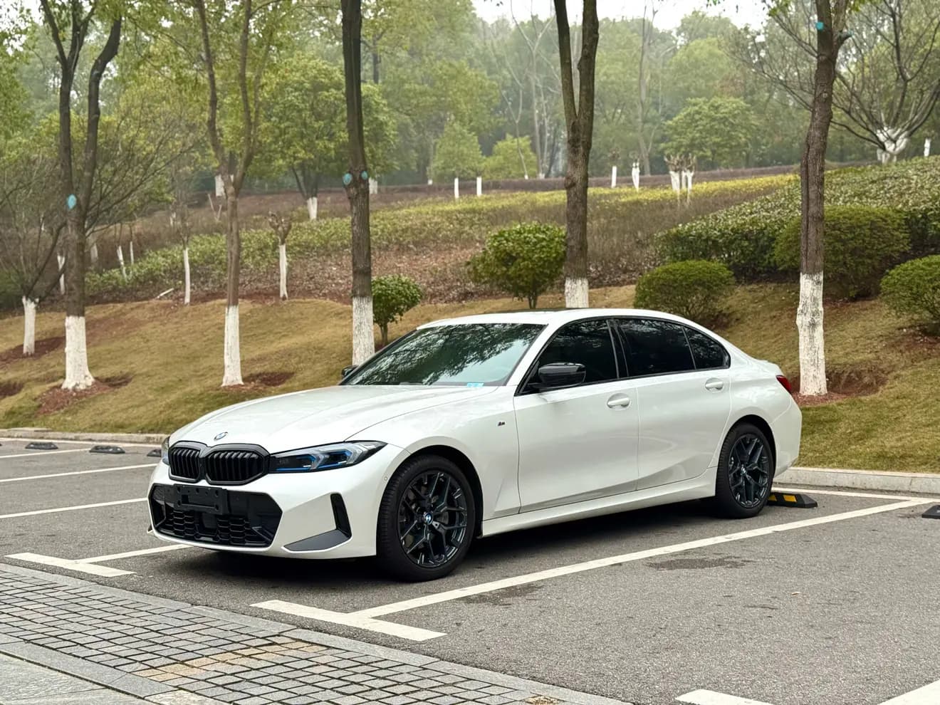 BMW 3 Series 2024 г. 8086 км.