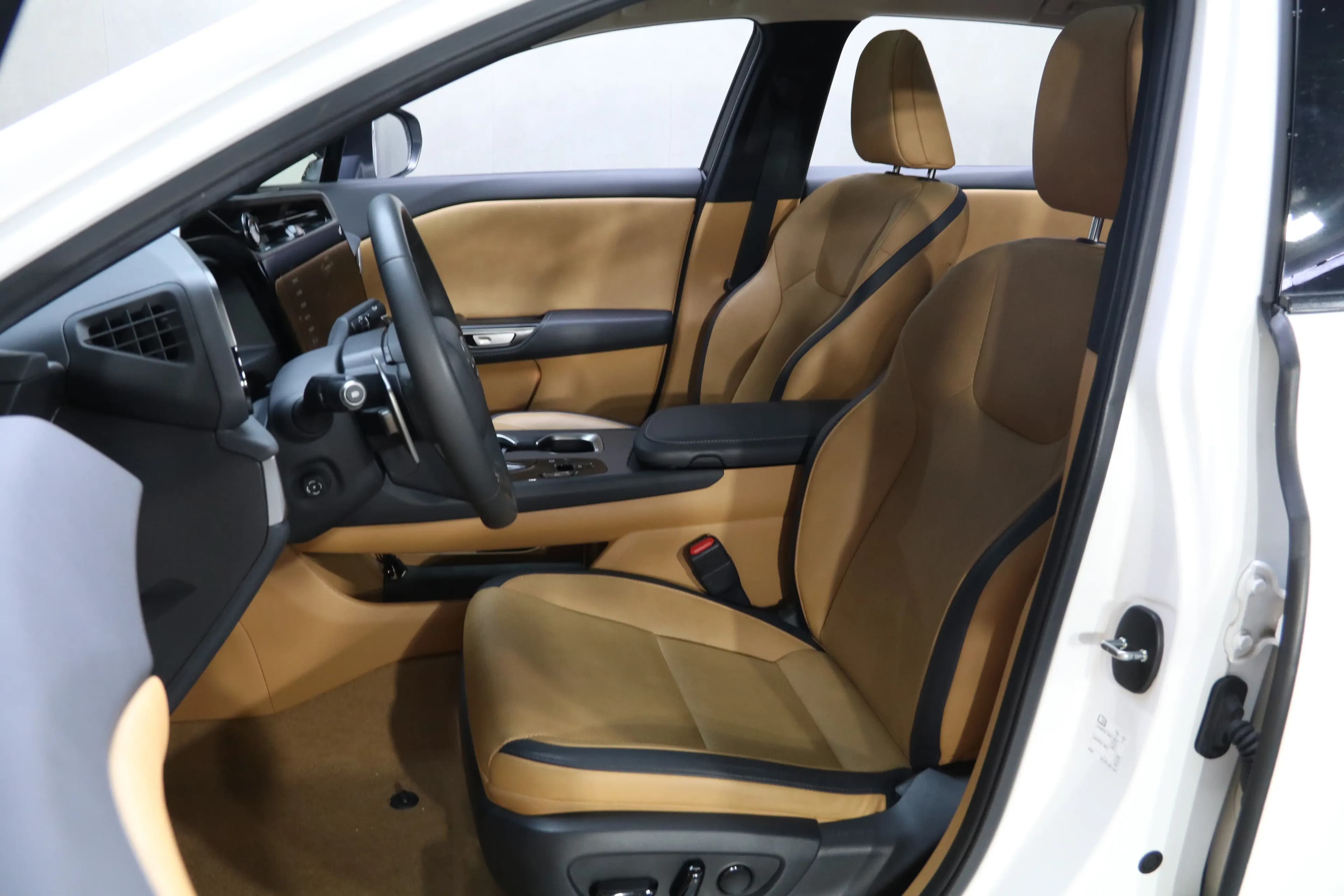 Lexus RZ 2023 г. 30797 км. — фото 16