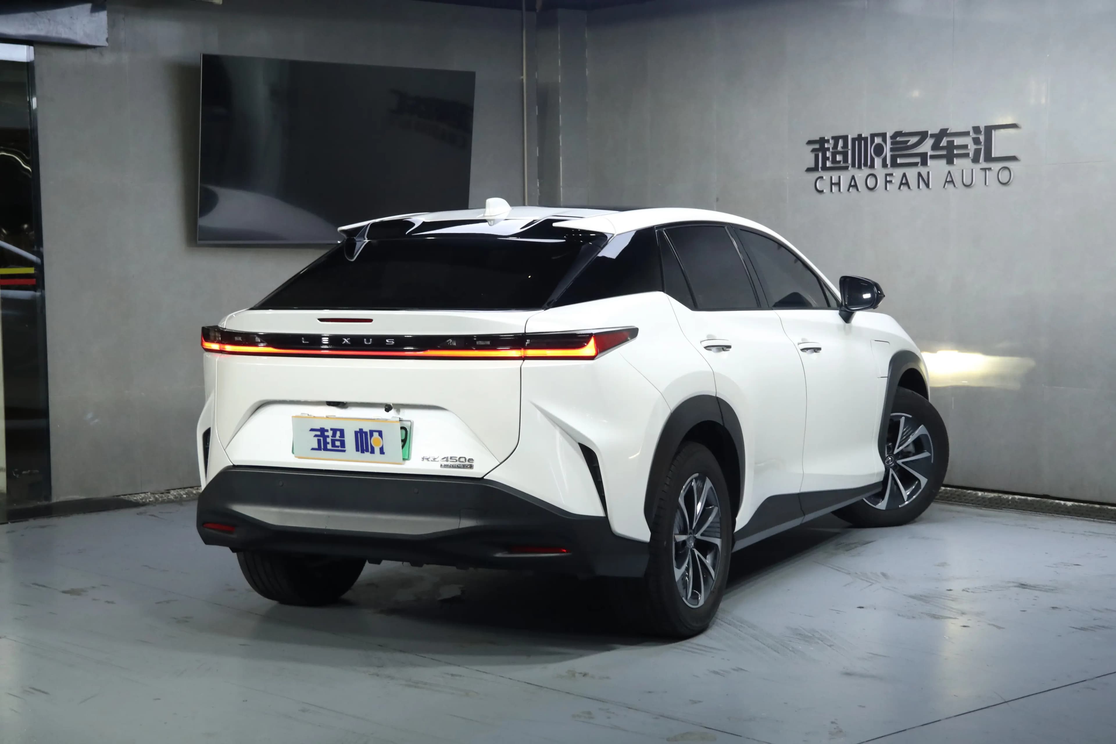 Lexus RZ 2023 г. 30797 км. — фото 5