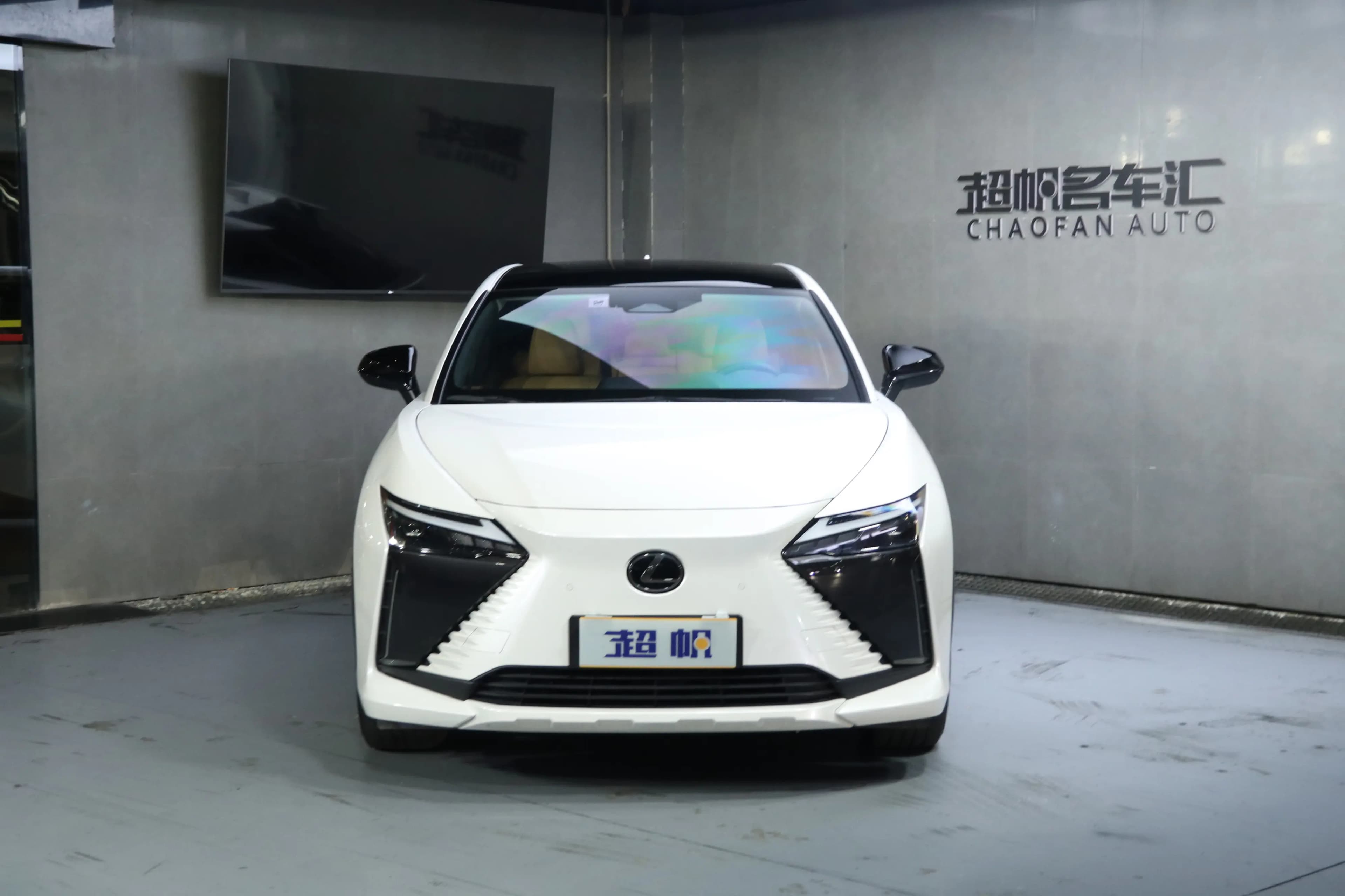 Lexus RZ 2023 г. 46098 км. — фото 2