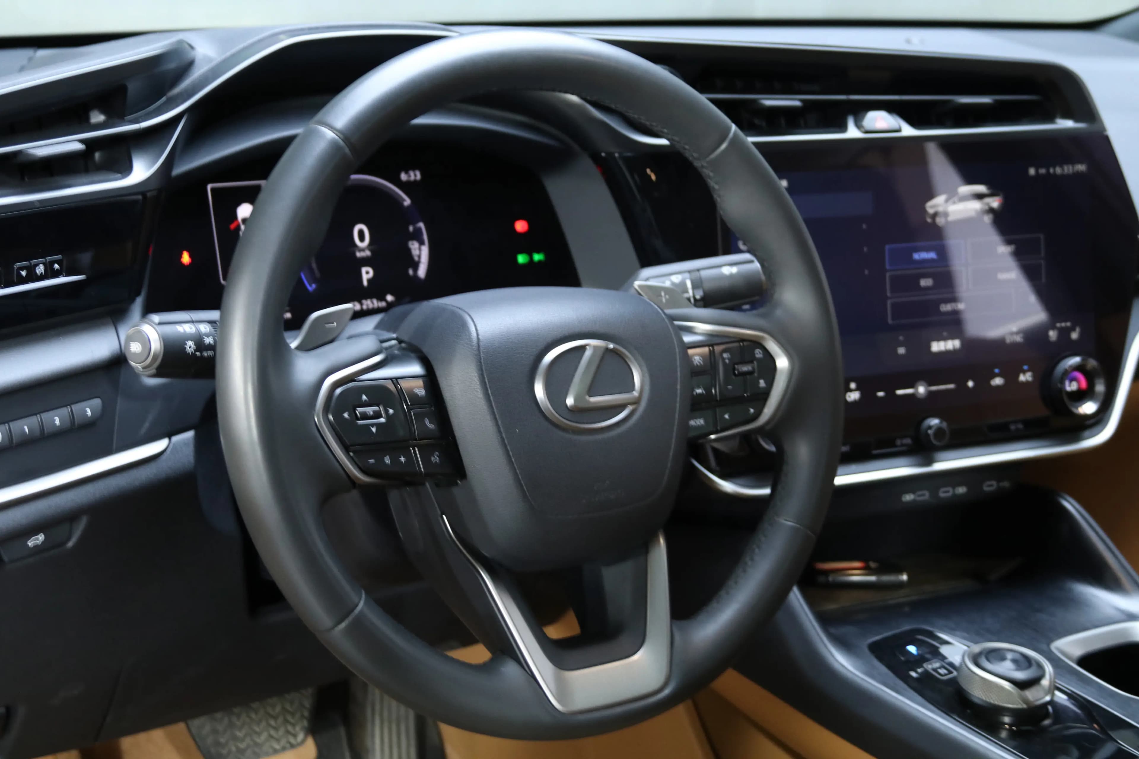 Lexus RZ 2023 г. 46098 км. — фото 11