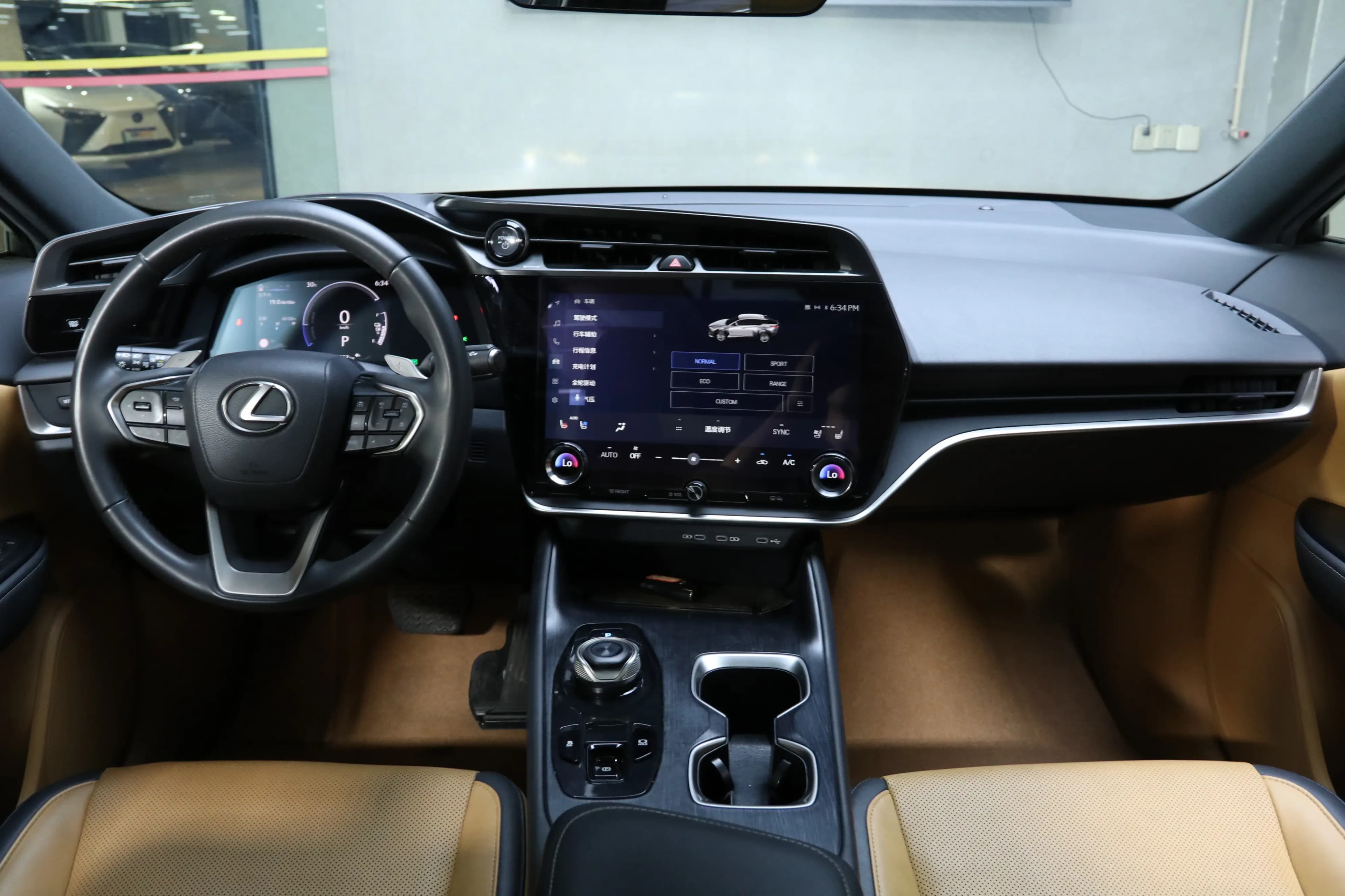 Lexus RZ 2023 г. 46098 км. — фото 9