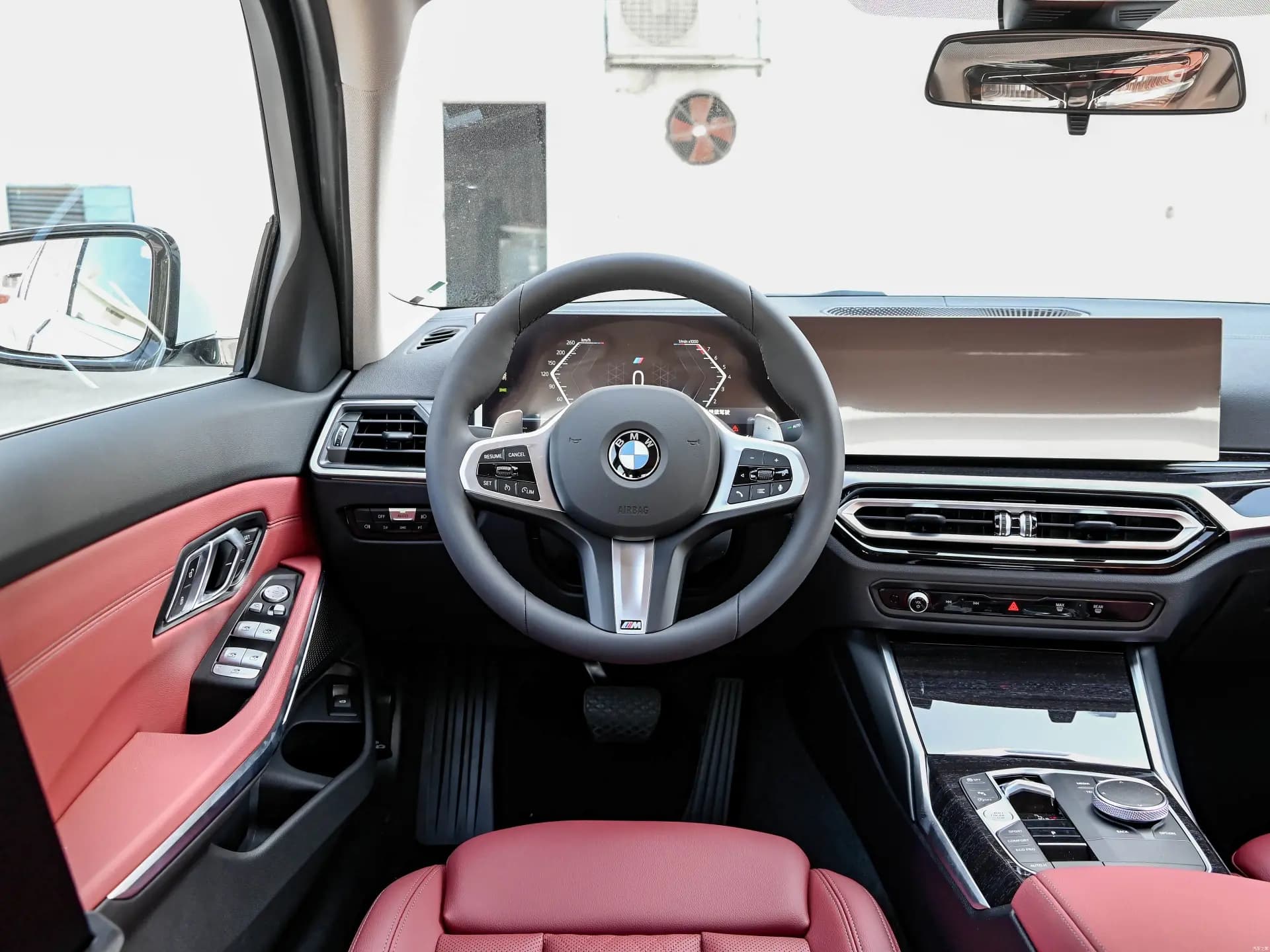 BMW 3 Series 2024 г. 40121 км. — фото 9