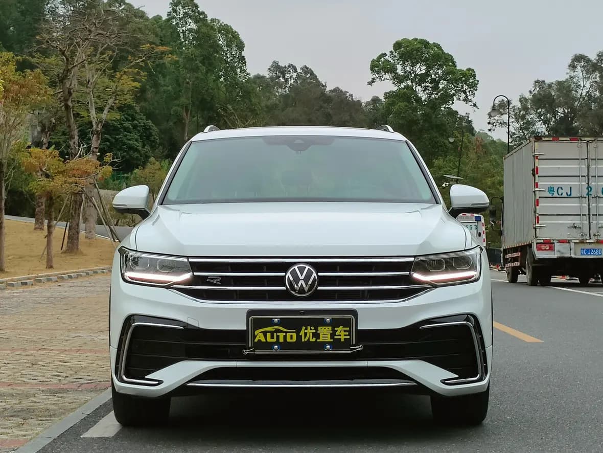Volkswagen Tiguan L 2023 г. 7107 км. — фото 2