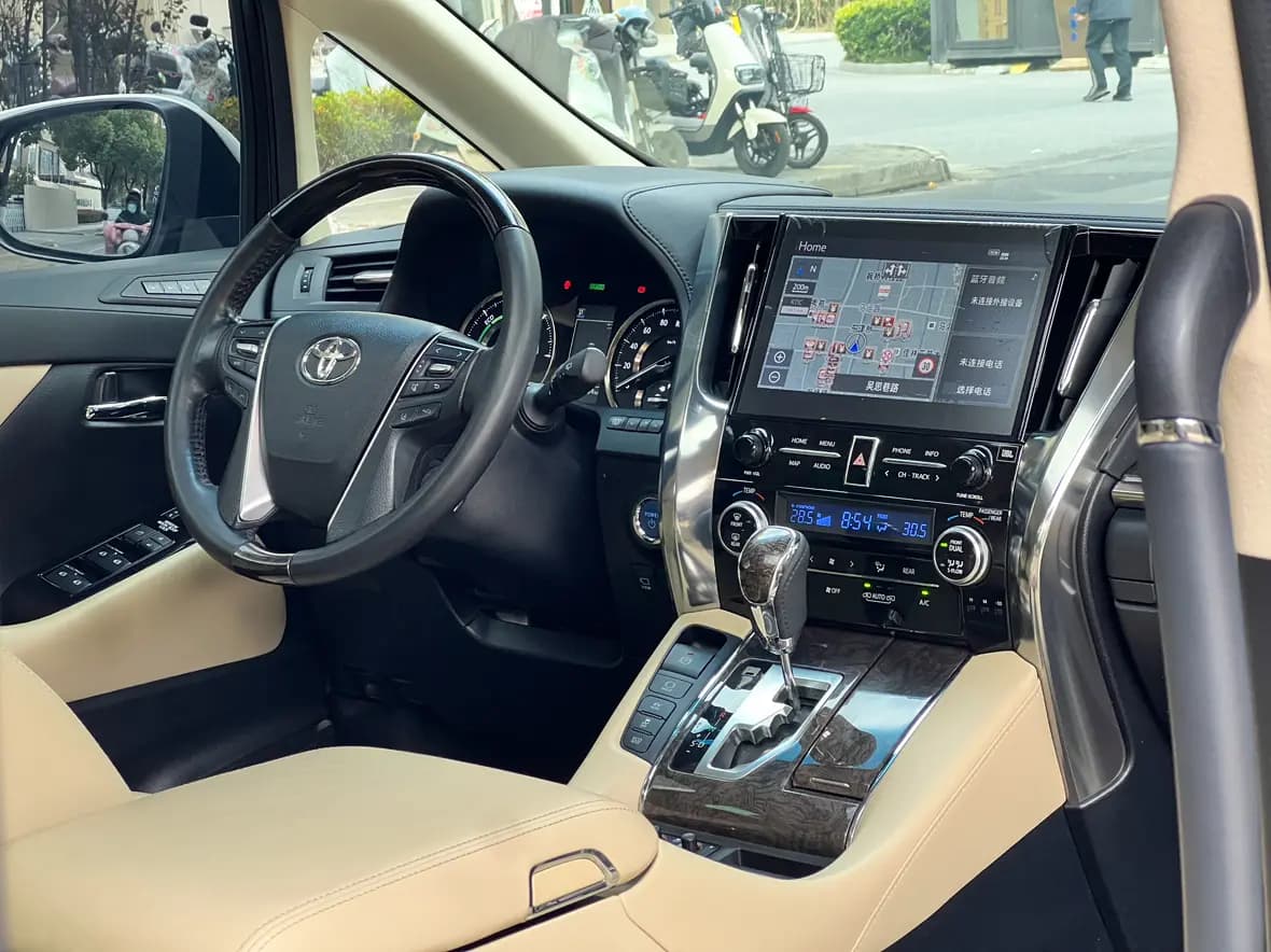 Toyota Alphard 2021 г. 85129 км. — фото 12