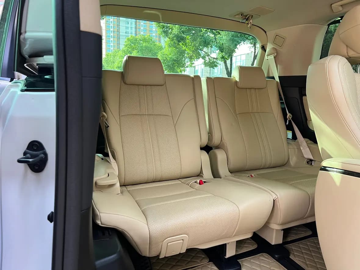 Toyota Alphard 2021 г. 85129 км. — фото 16