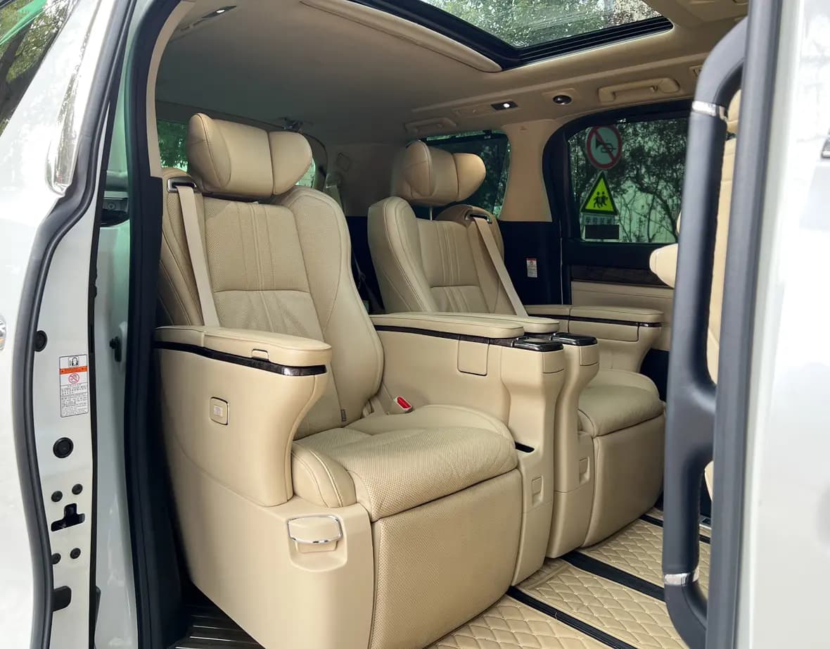 Toyota Alphard 2021 г. 85129 км. — фото 19