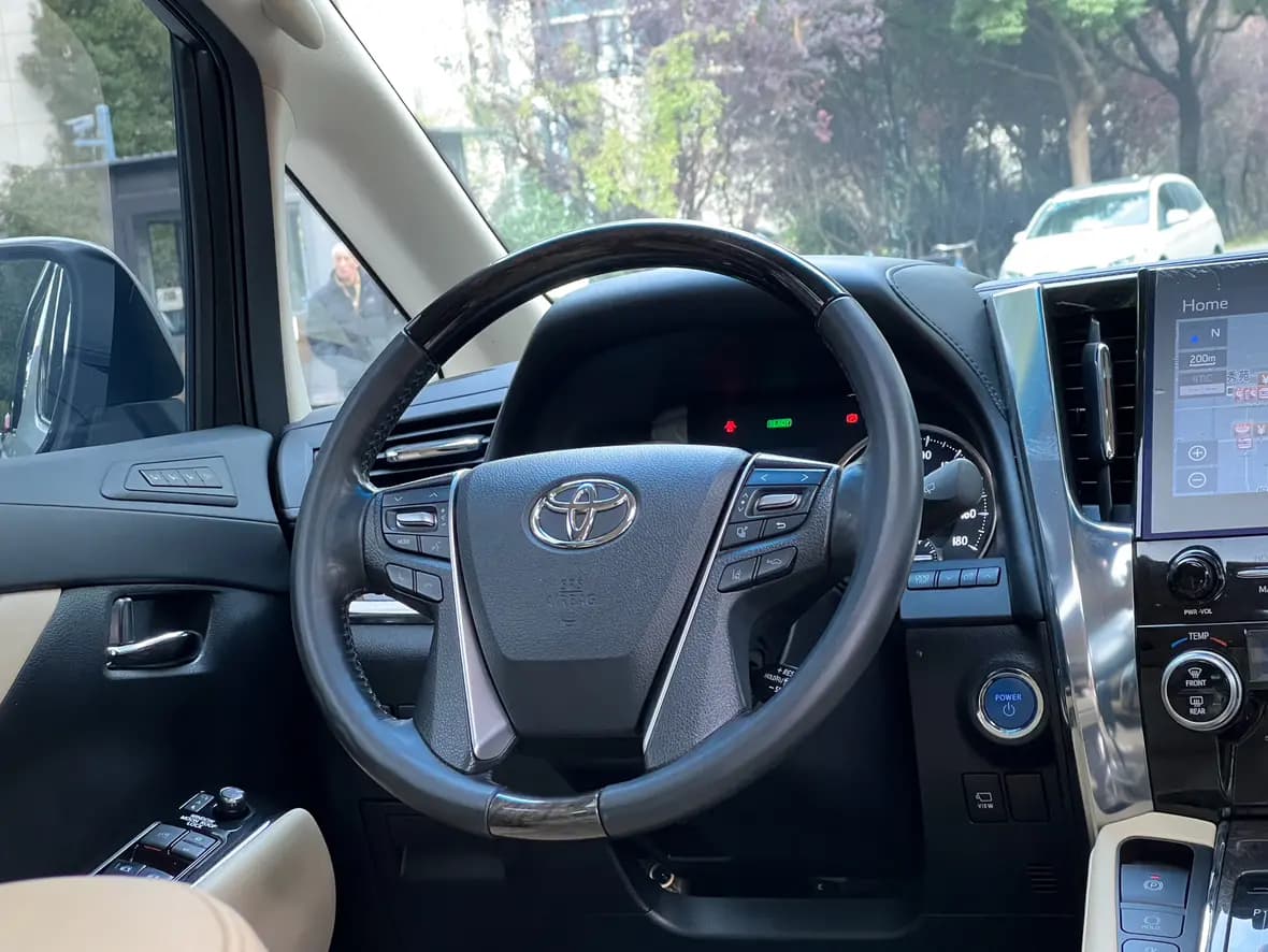 Toyota Alphard 2021 г. 85129 км. — фото 8