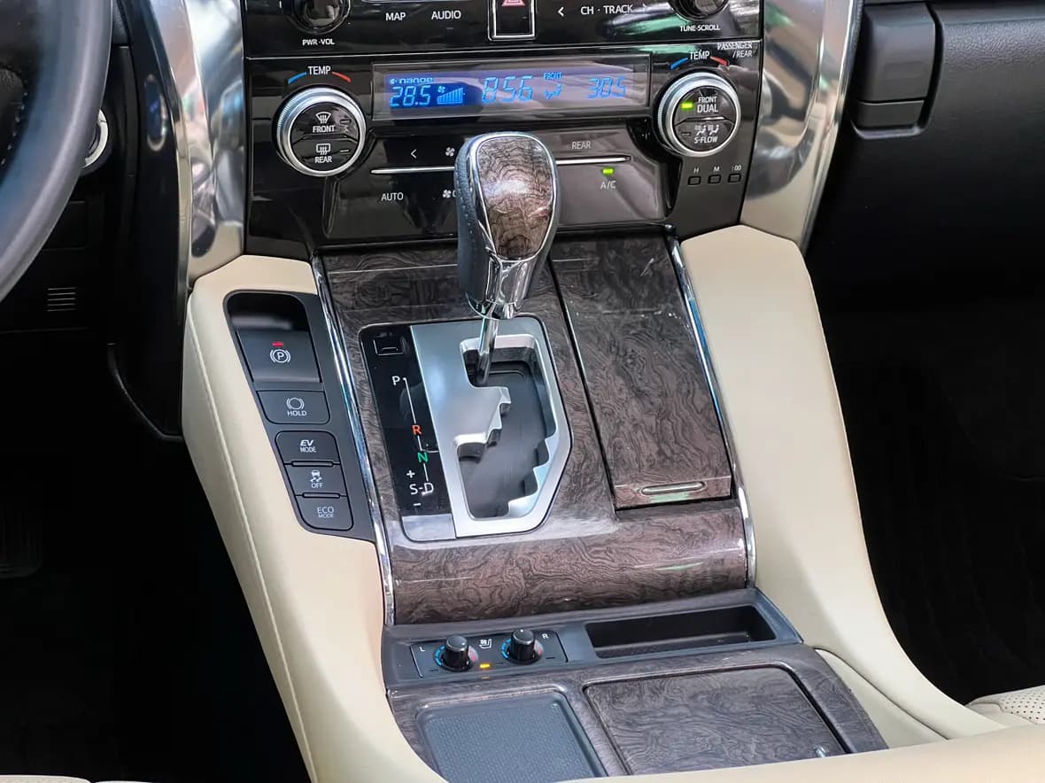 Toyota Alphard 2021 г. 85129 км. — фото 9