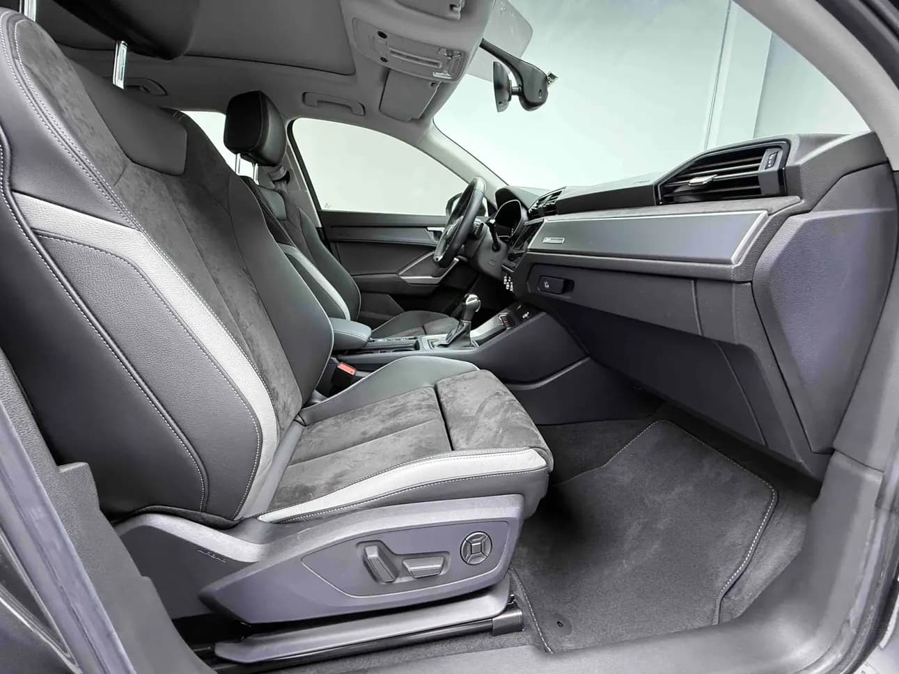 Audi Q3 2021 г. 36116 км. — фото 17