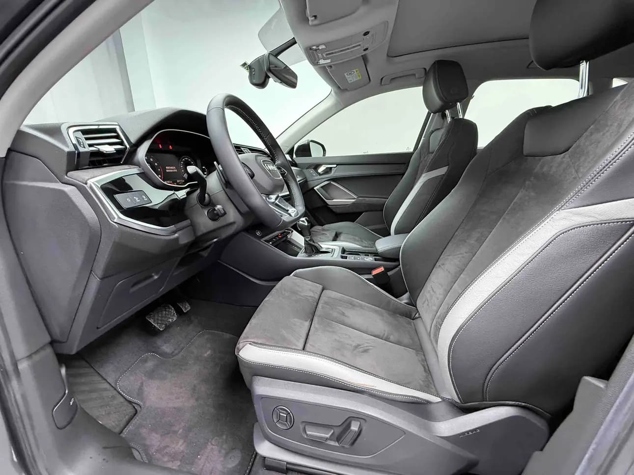 Audi Q3 2021 г. 36116 км. — фото 22
