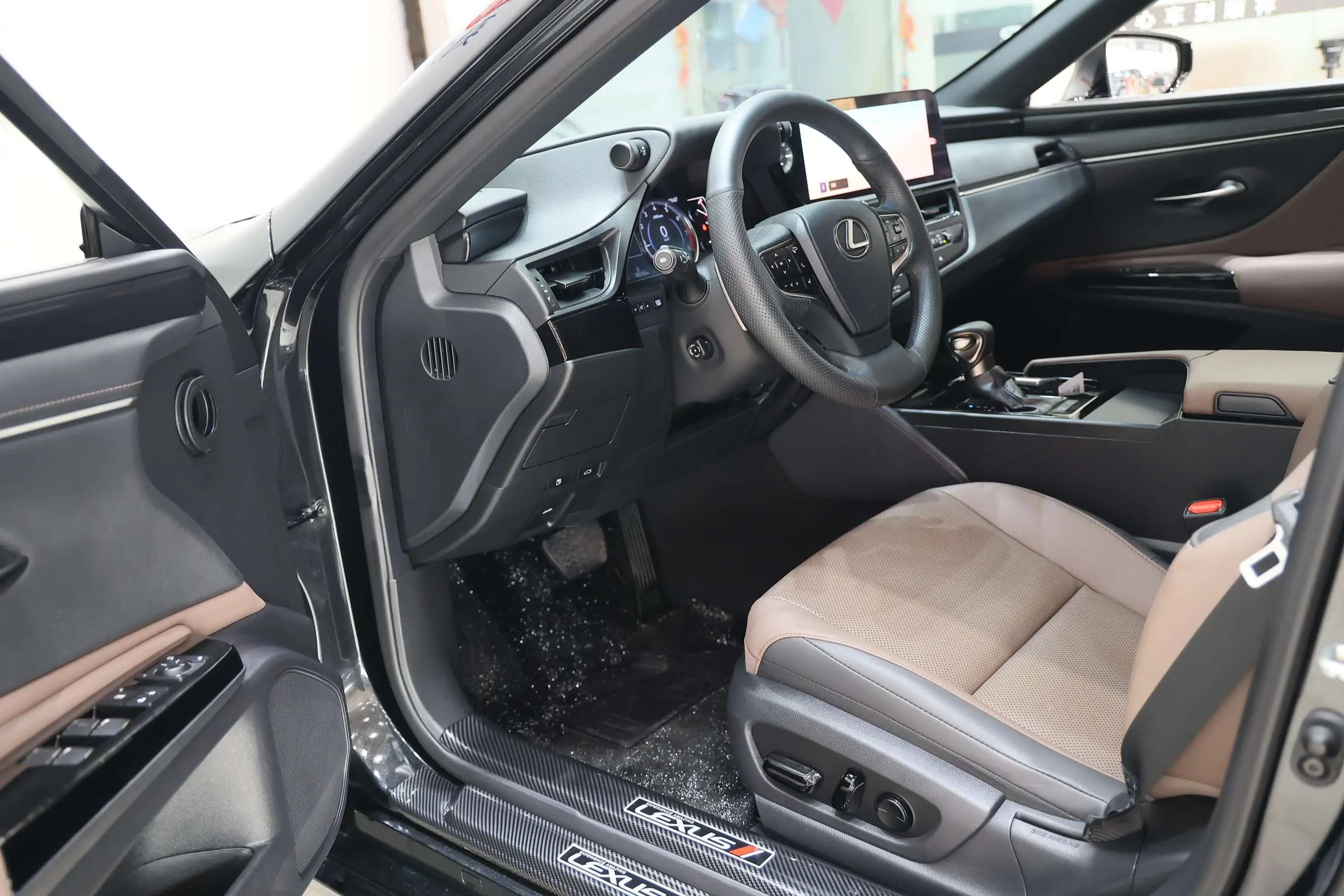 Lexus ES 2024 г. 18022 км. — фото 17