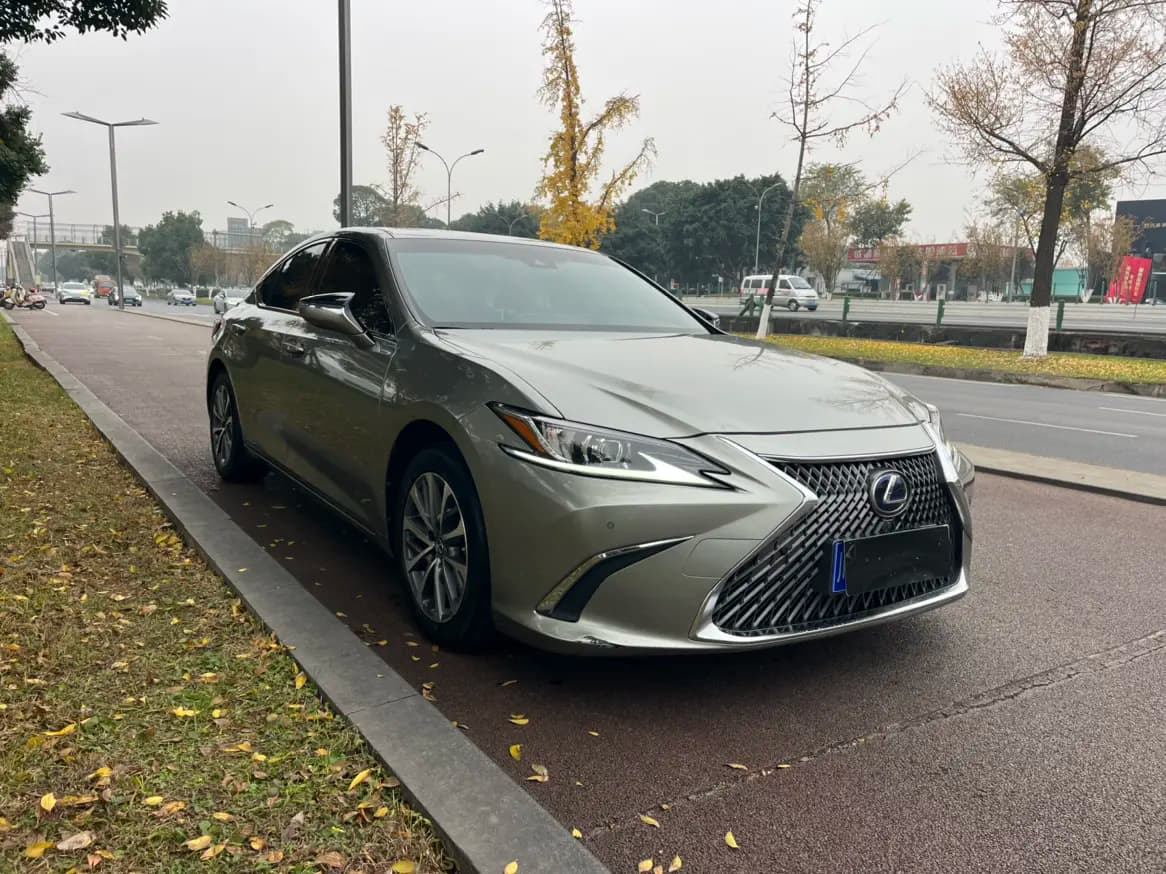 Lexus ES 2021 г. 66142 км. — фото 3