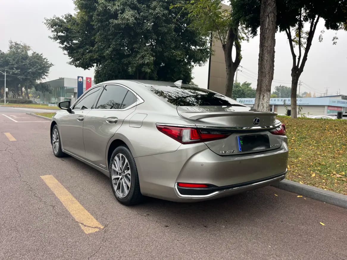 Lexus ES 2021 г. 66142 км. — фото 5