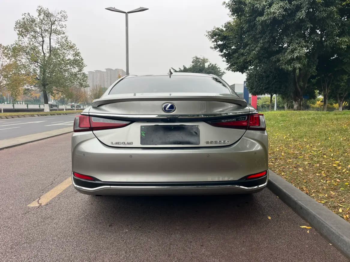 Lexus ES 2021 г. 66142 км. — фото 6