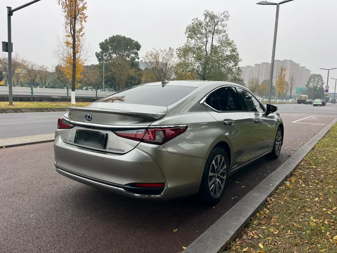 Lexus ES 2021 г. 66142 км. — фото 7