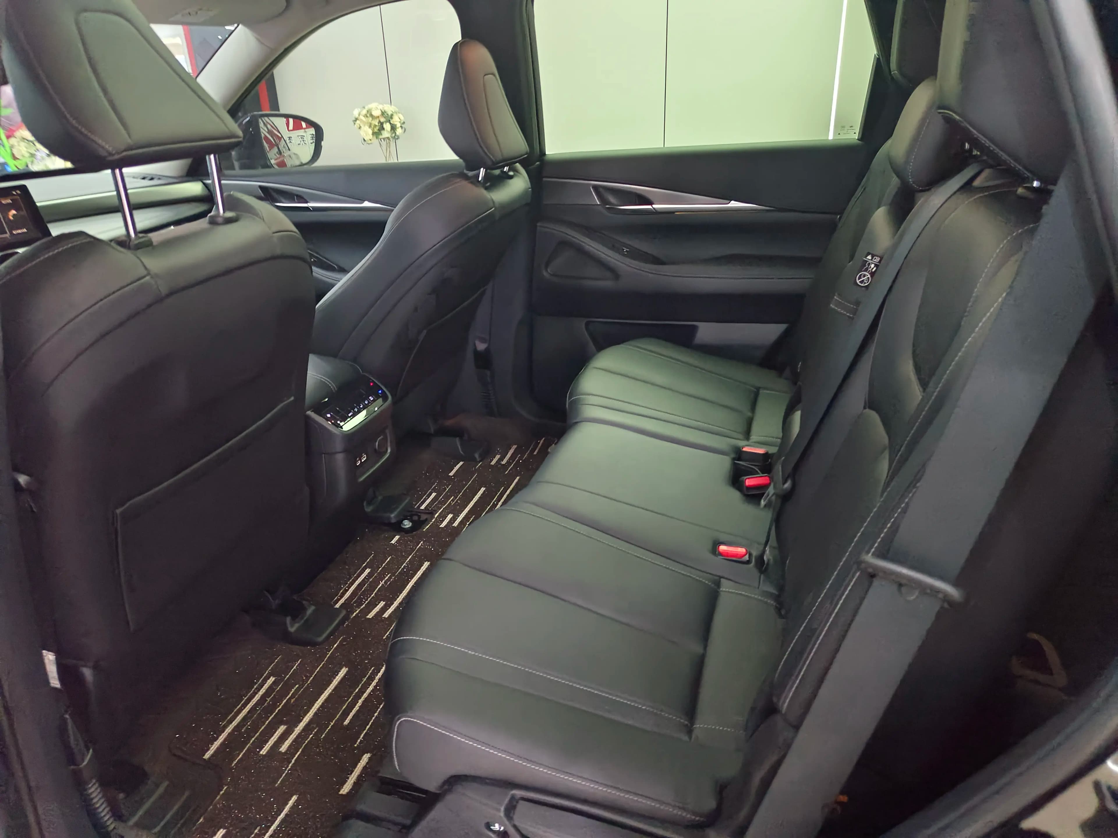 Infiniti QX60 2023 г. 23120 км. — фото 11