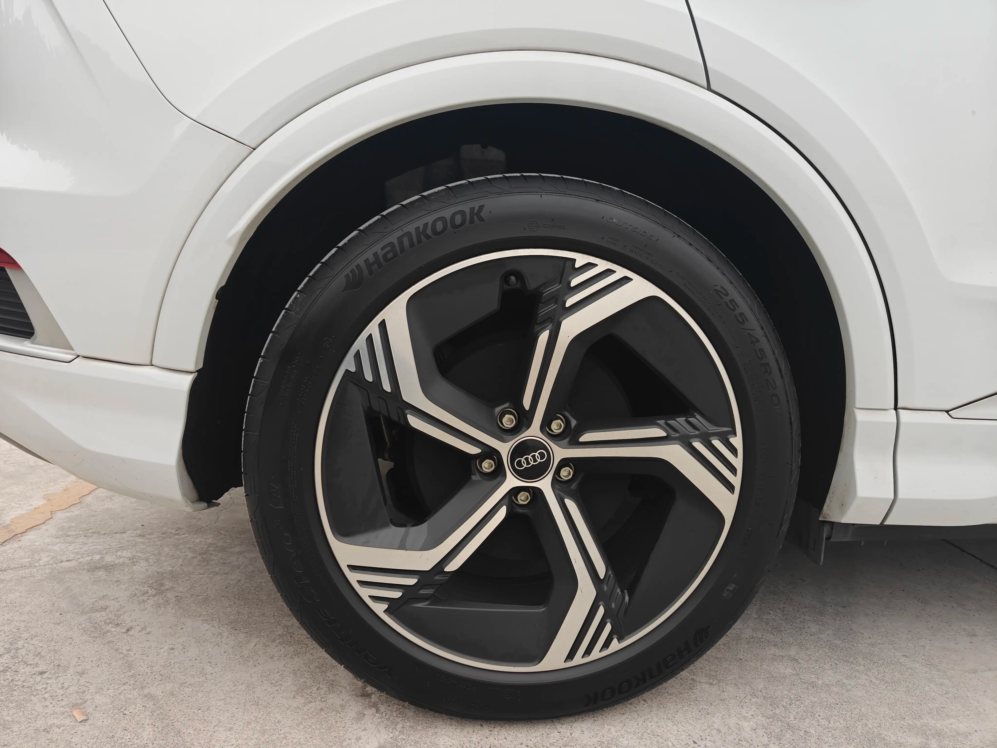 Audi Q4 e-tron 2025 г. 9794 км. — фото 12
