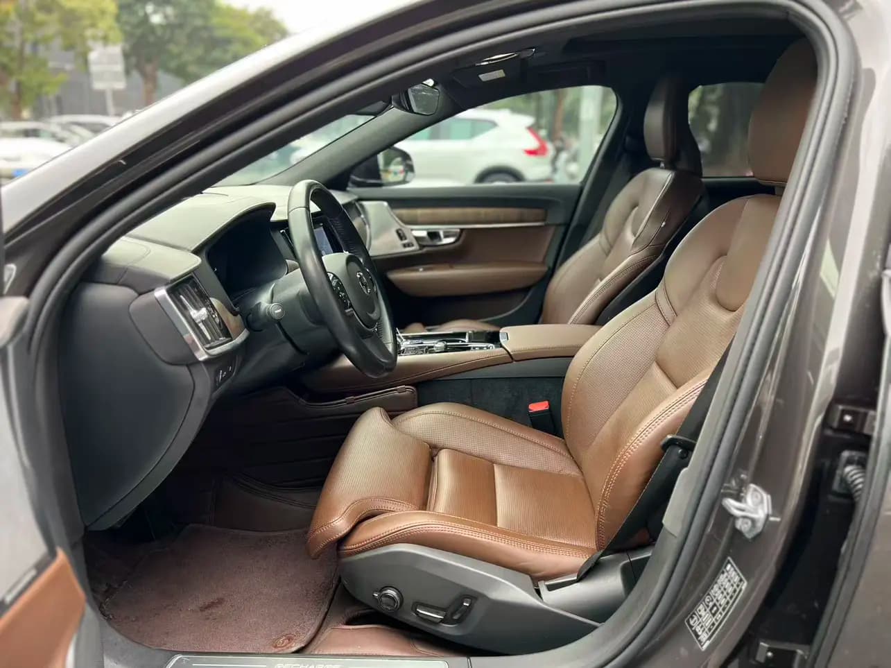 Volvo S90 PHEV 2022 г. 86095 км. — фото 12