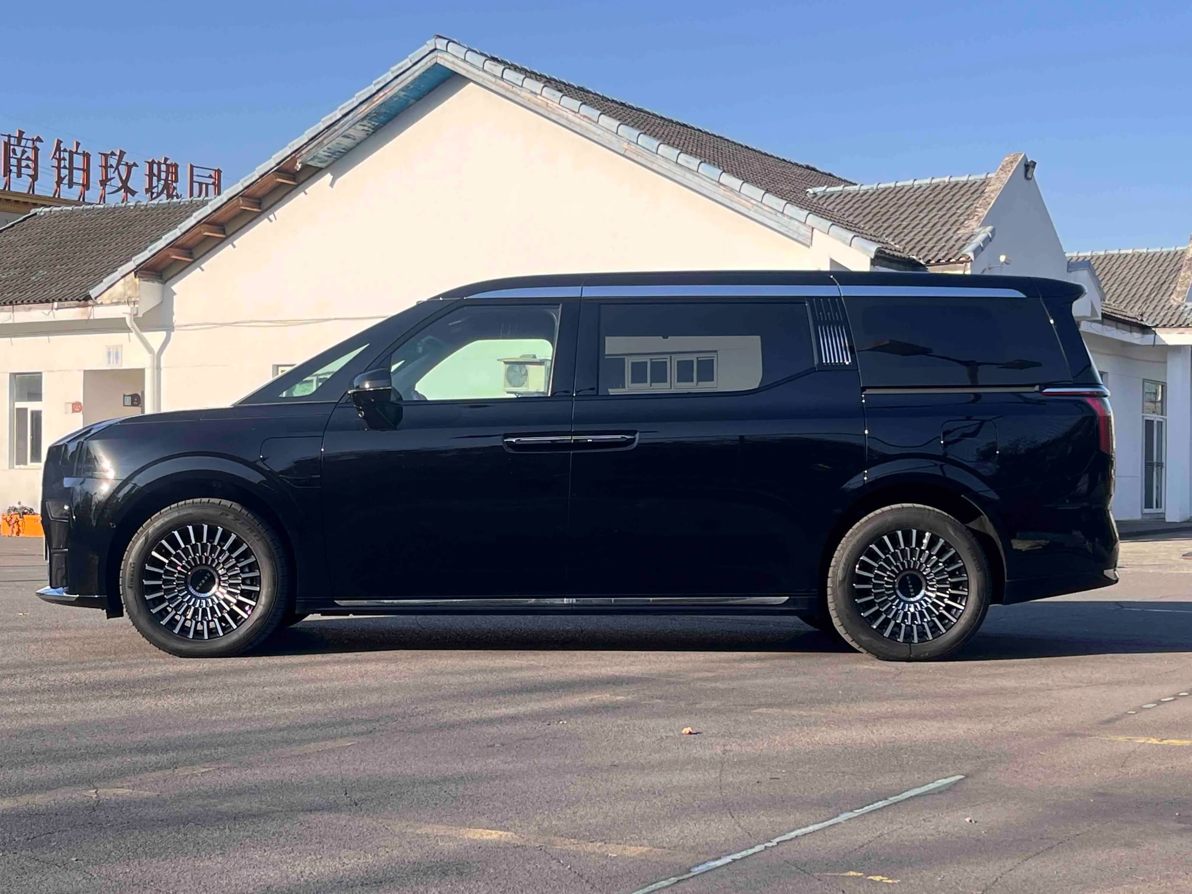 ZEEKR 009 2025 г. 2581 км. — фото 4
