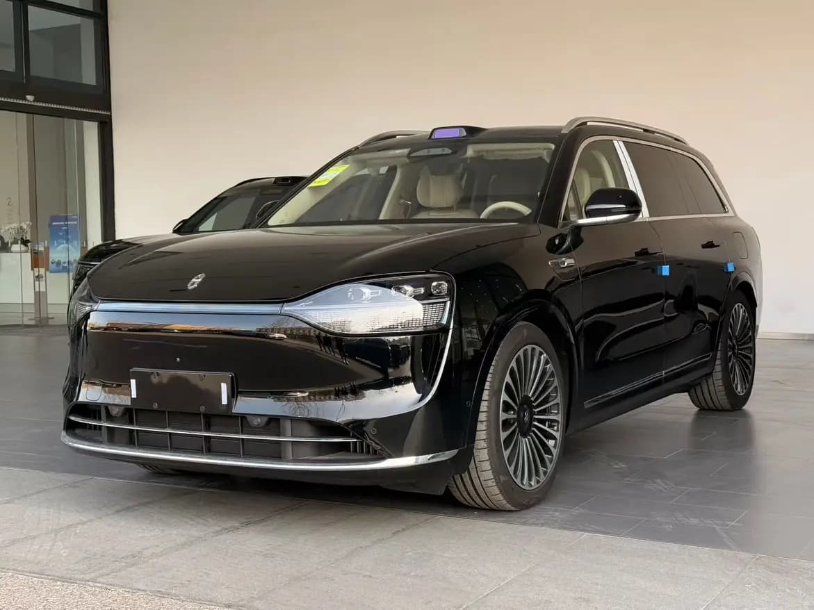 AITO M9 1.5 Hybrid 4WD AT (496 л.с.) 2025 г. 102 км