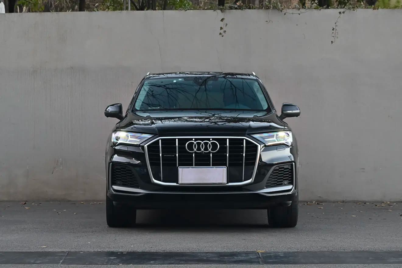 Audi Q7 2022 г. 62033 км. — фото 2