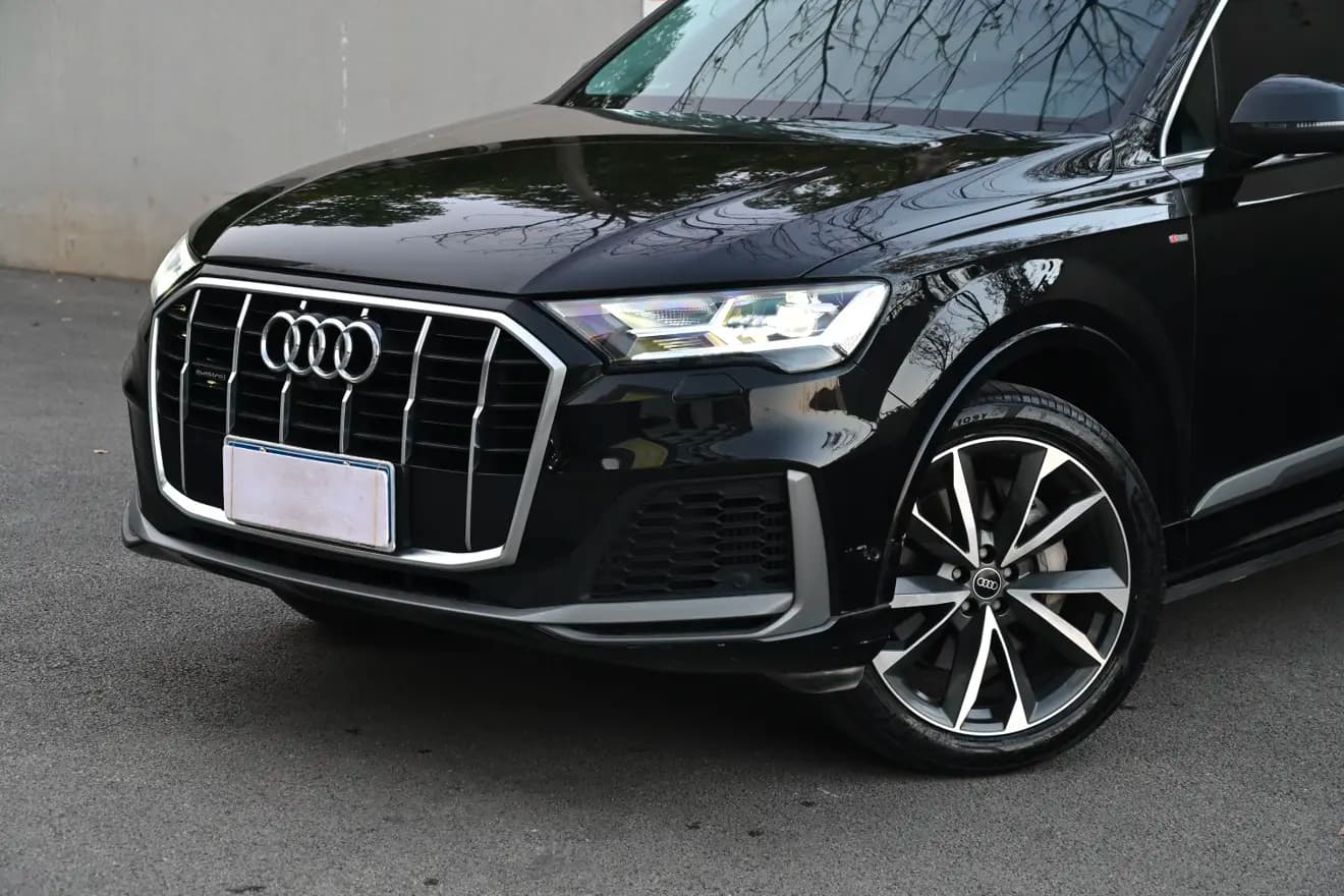 Audi Q7 2022 г. 62033 км. — фото 11