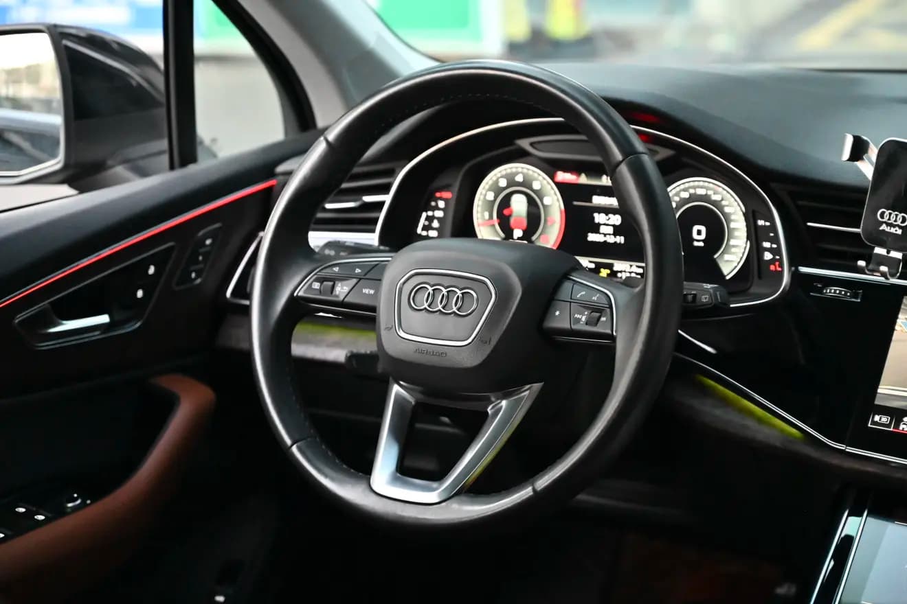 Audi Q7 2022 г. 62033 км. — фото 17