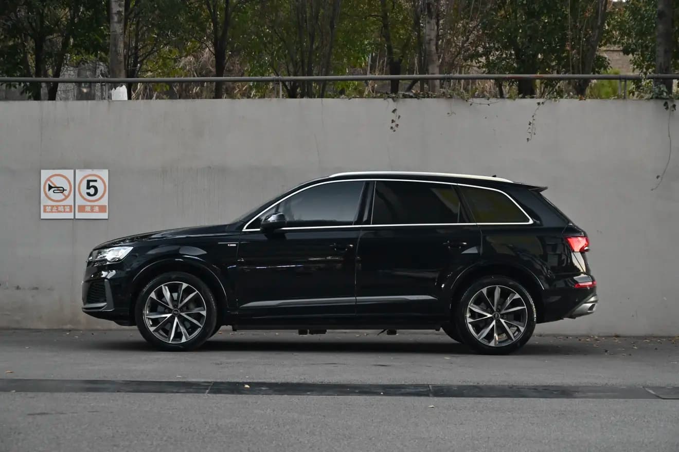 Audi Q7 2022 г. 62033 км. — фото 4