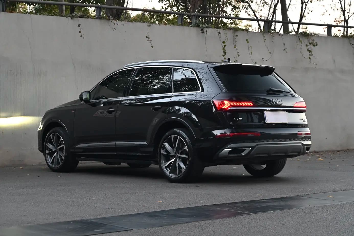 Audi Q7 2022 г. 62033 км. — фото 5