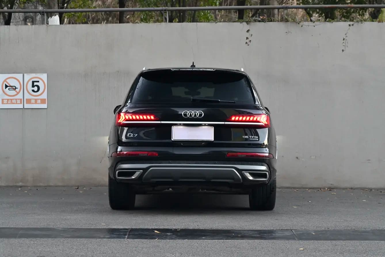 Audi Q7 2022 г. 62033 км. — фото 6