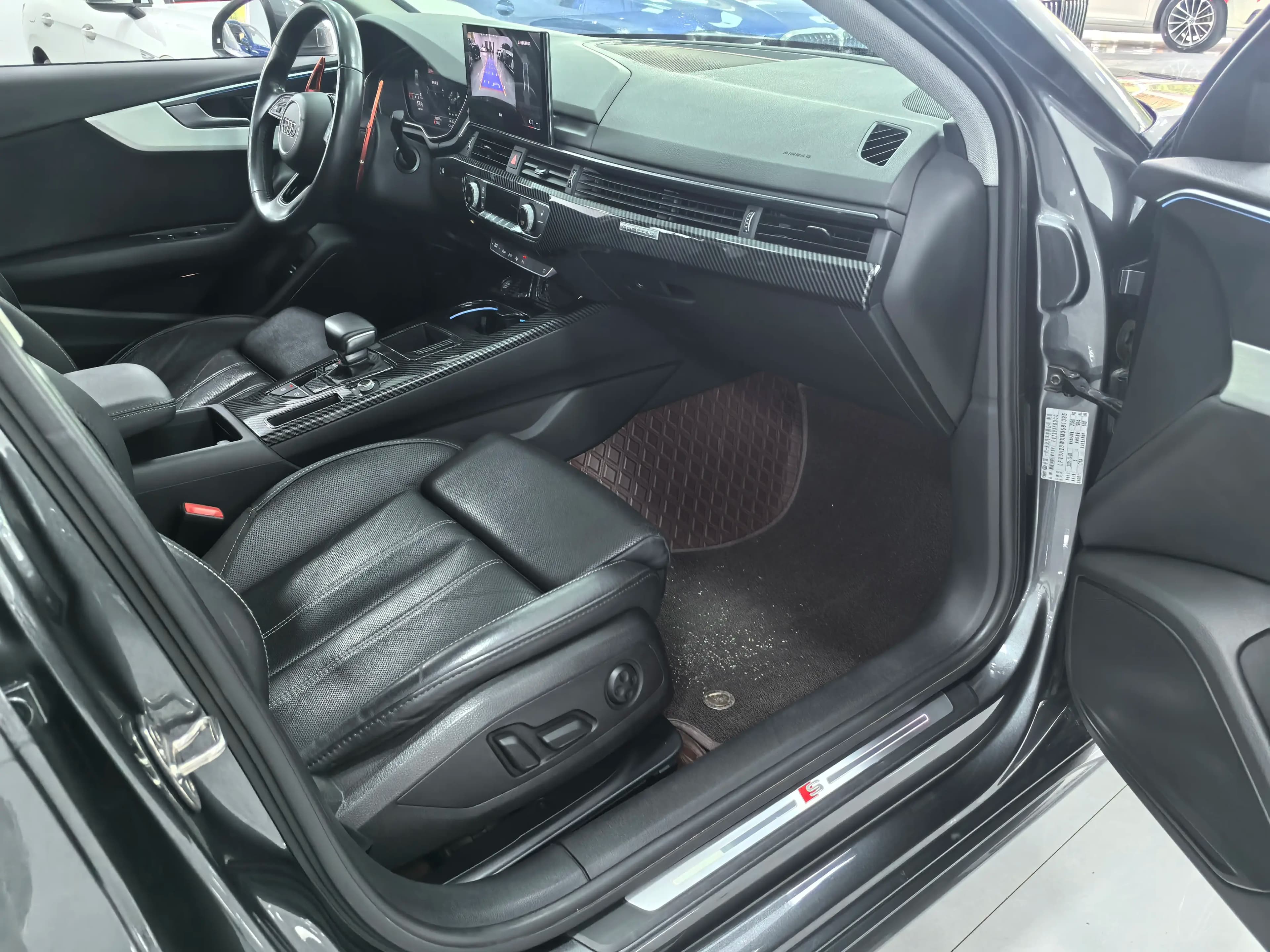 Audi A4L 2022 г. 69091 км. — фото 11