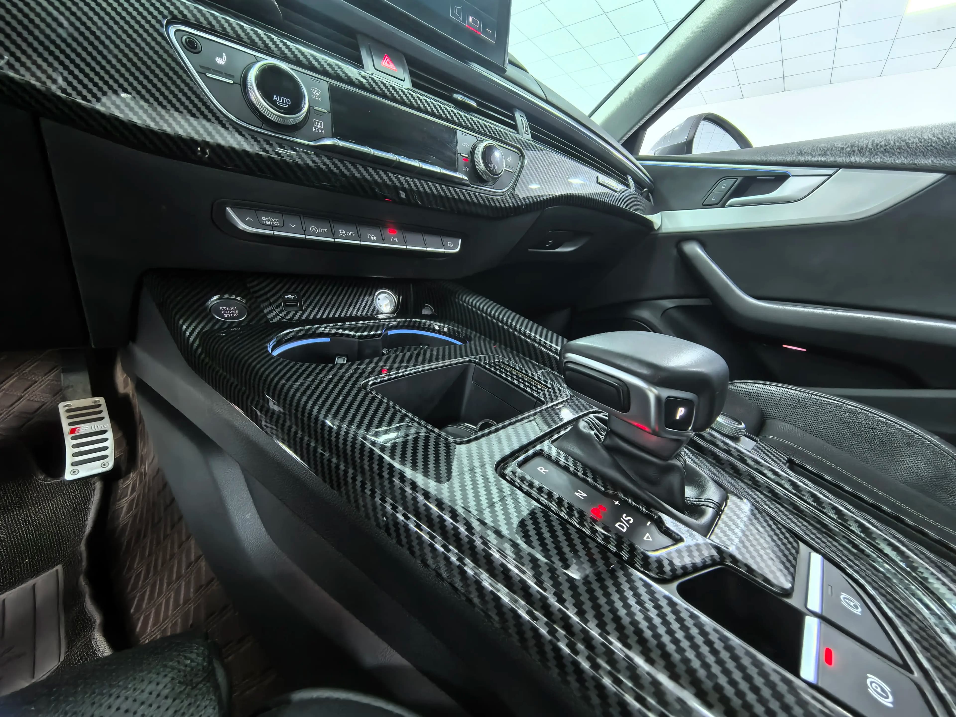 Audi A4L 2022 г. 69091 км. — фото 15