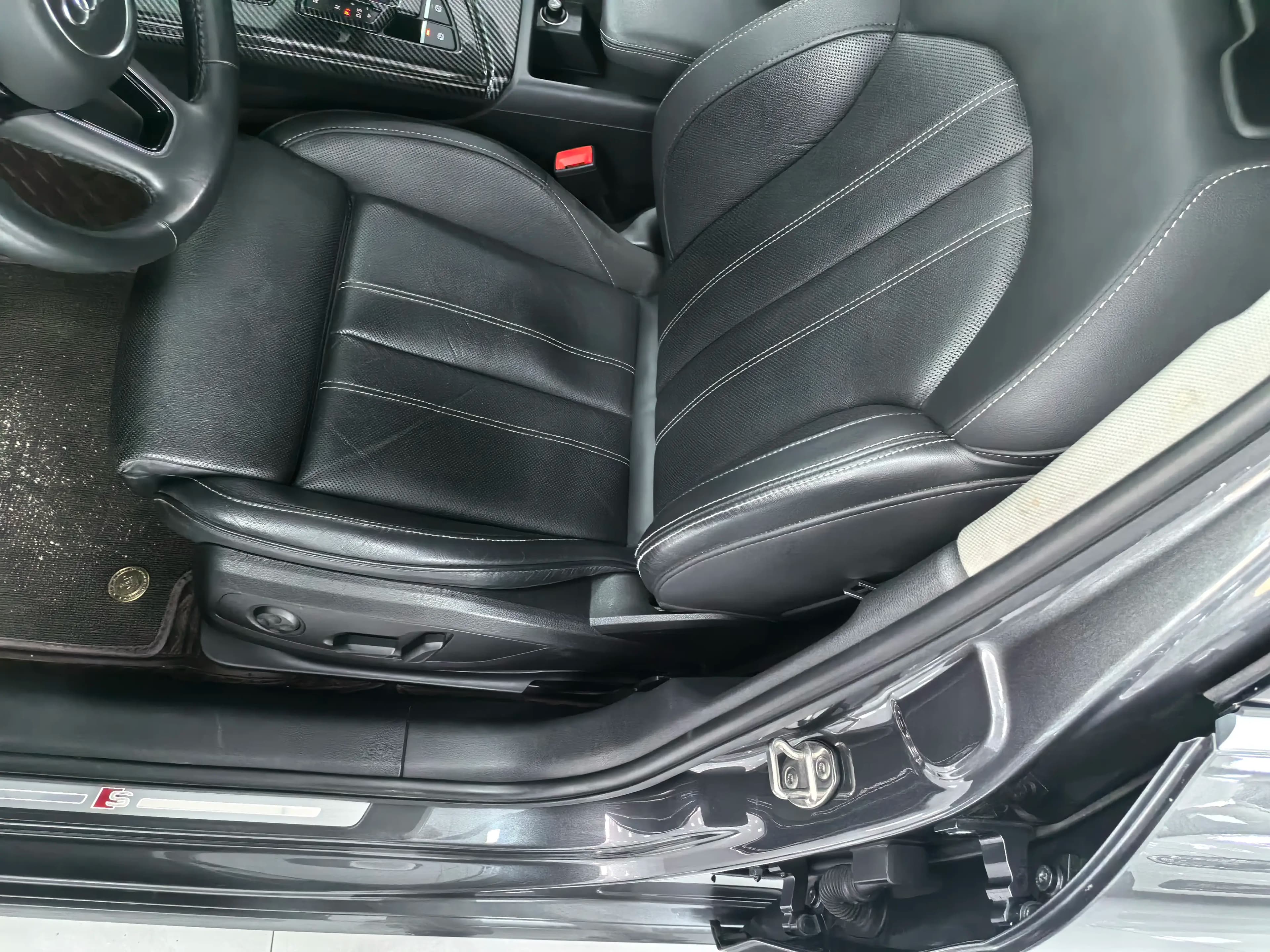Audi A4L 2022 г. 69091 км. — фото 19