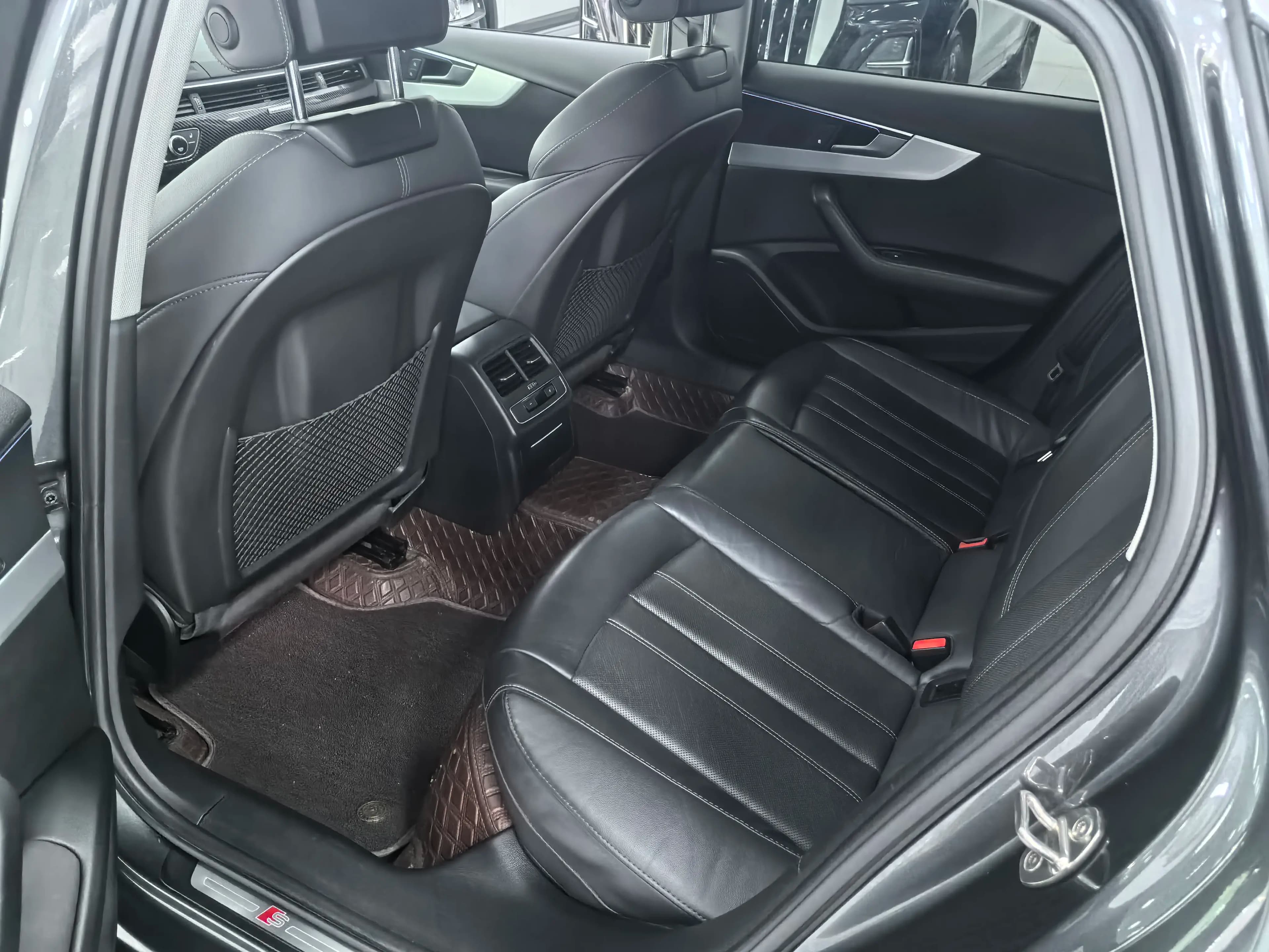 Audi A4L 2022 г. 69091 км. — фото 20