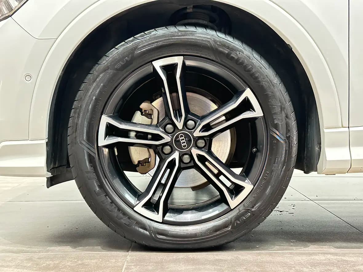 Audi Q3 2023 г. 45800 км. — фото 13
