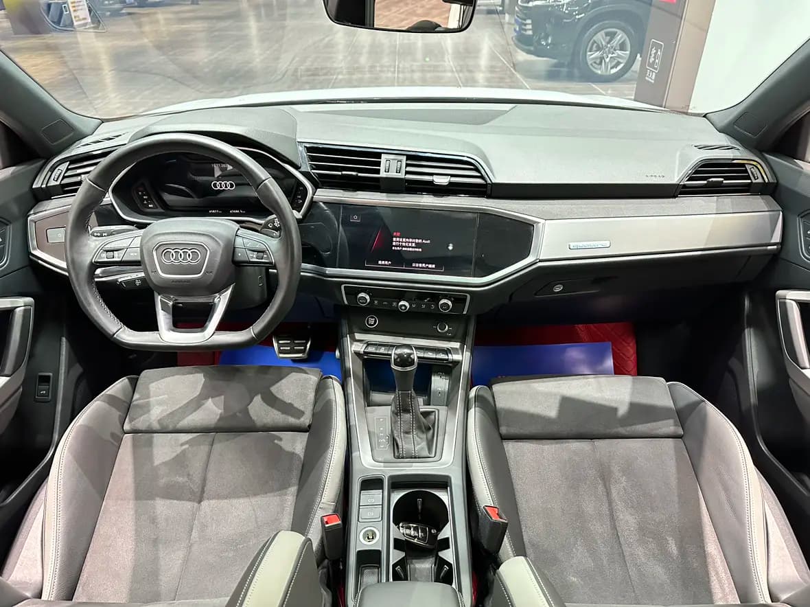 Audi Q3 2023 г. 45800 км. — фото 17