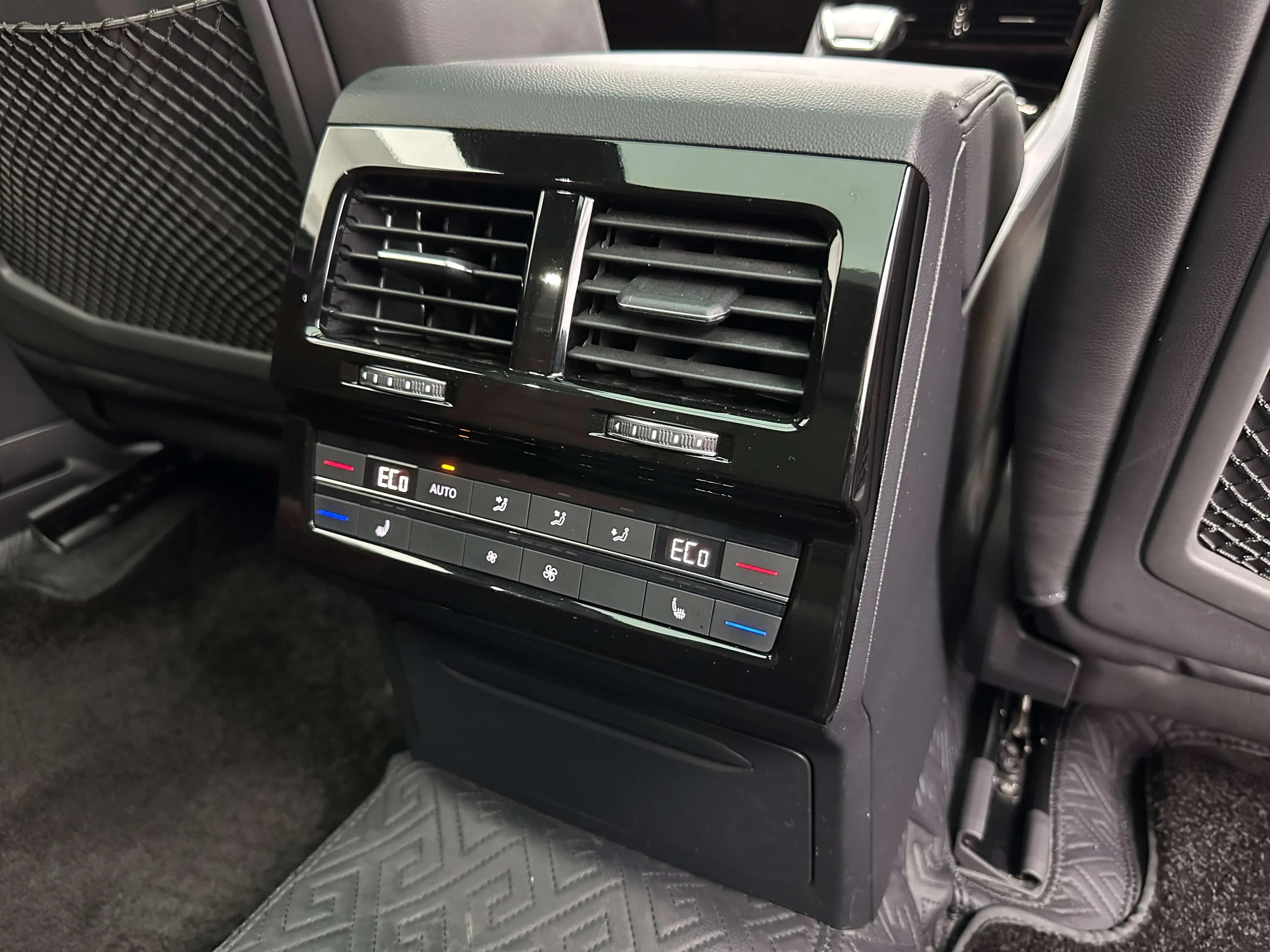 Volkswagen Touareg 2023 г. 33107 км. — фото 16