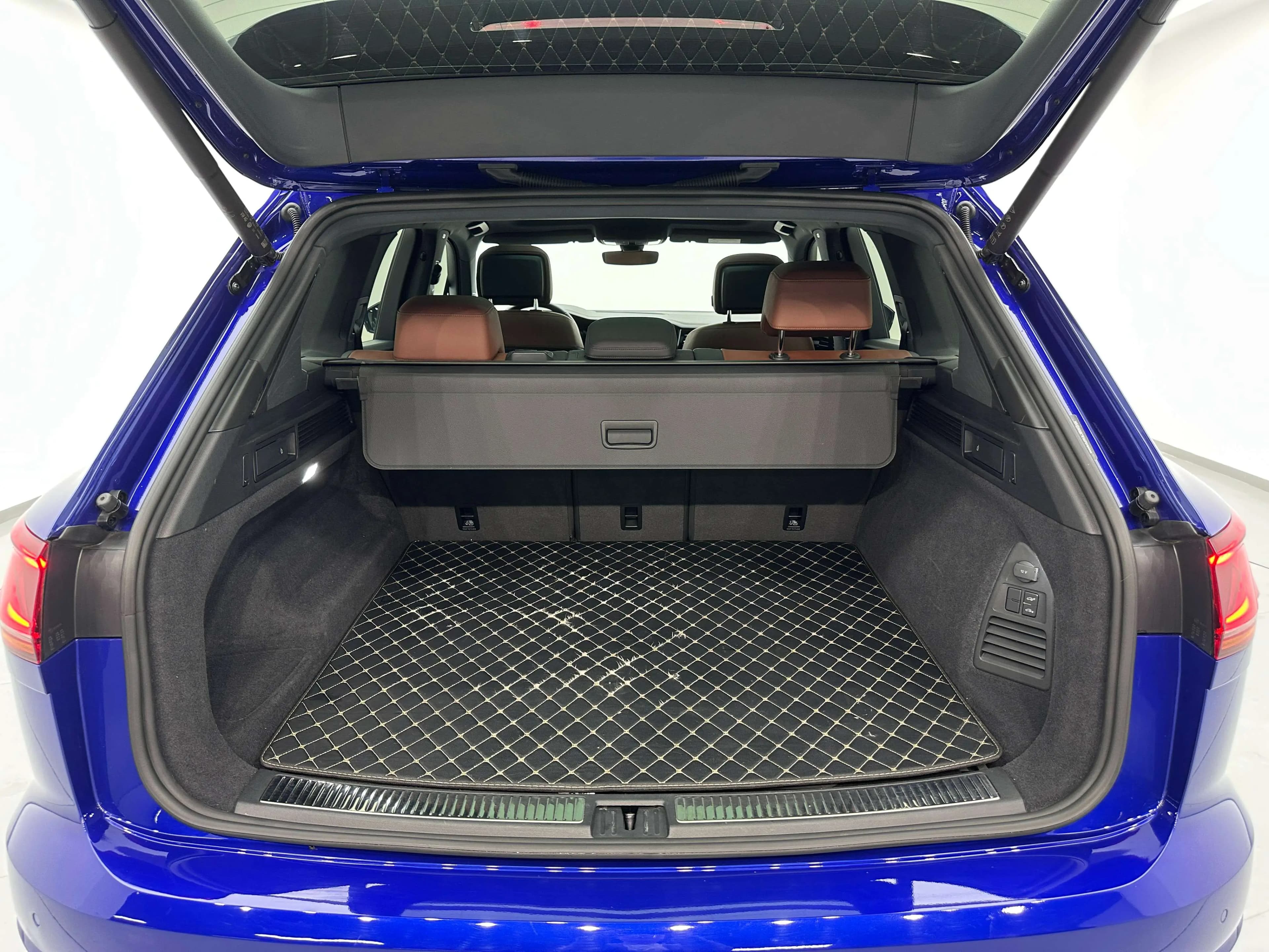 Volkswagen Touareg 2023 г. 33107 км. — фото 32