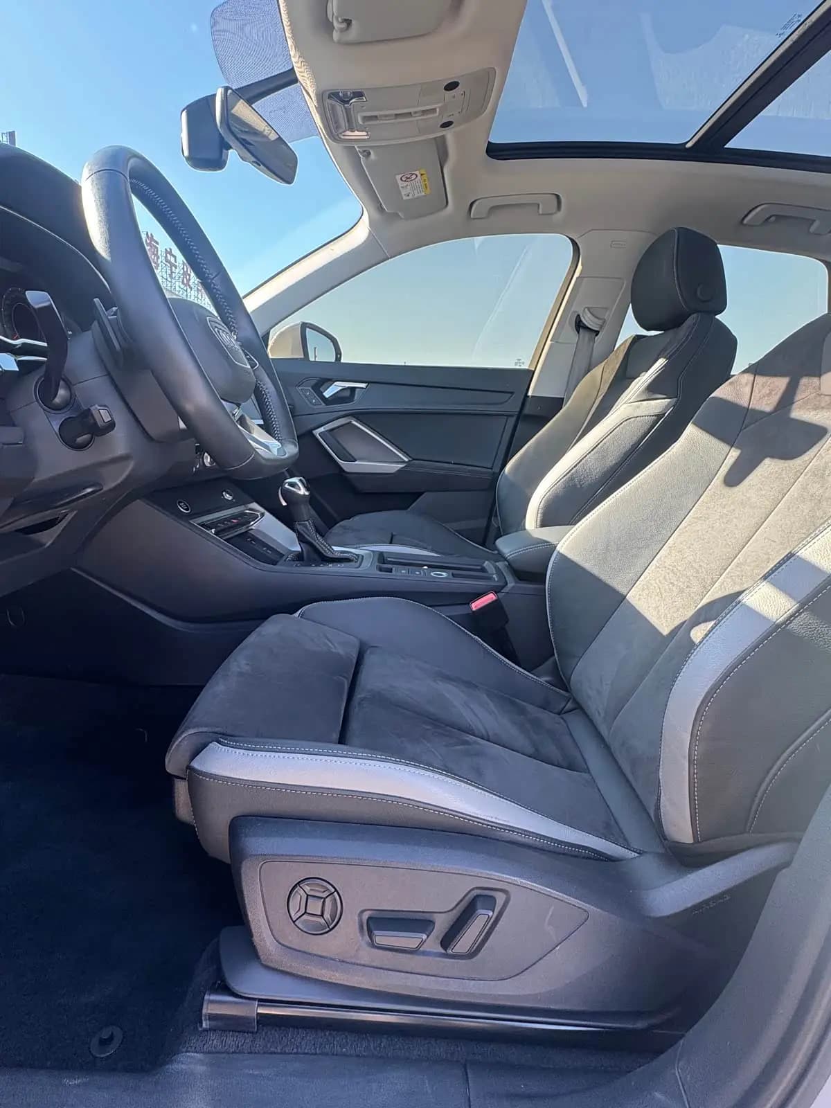 Audi Q3 2021 г. 39000 км. — фото 20
