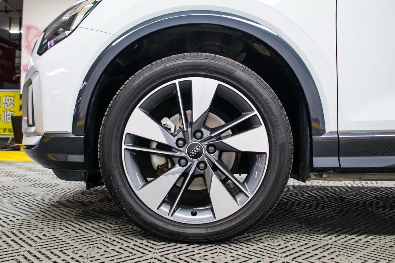 Audi Q2L 2021 г. 29148 км. — фото 11