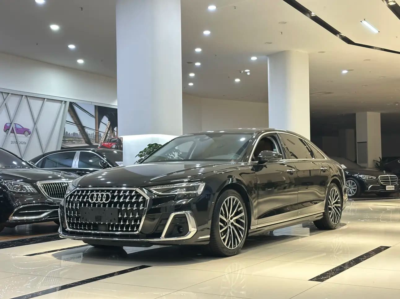 Audi A8 2024 г. 19037 км.