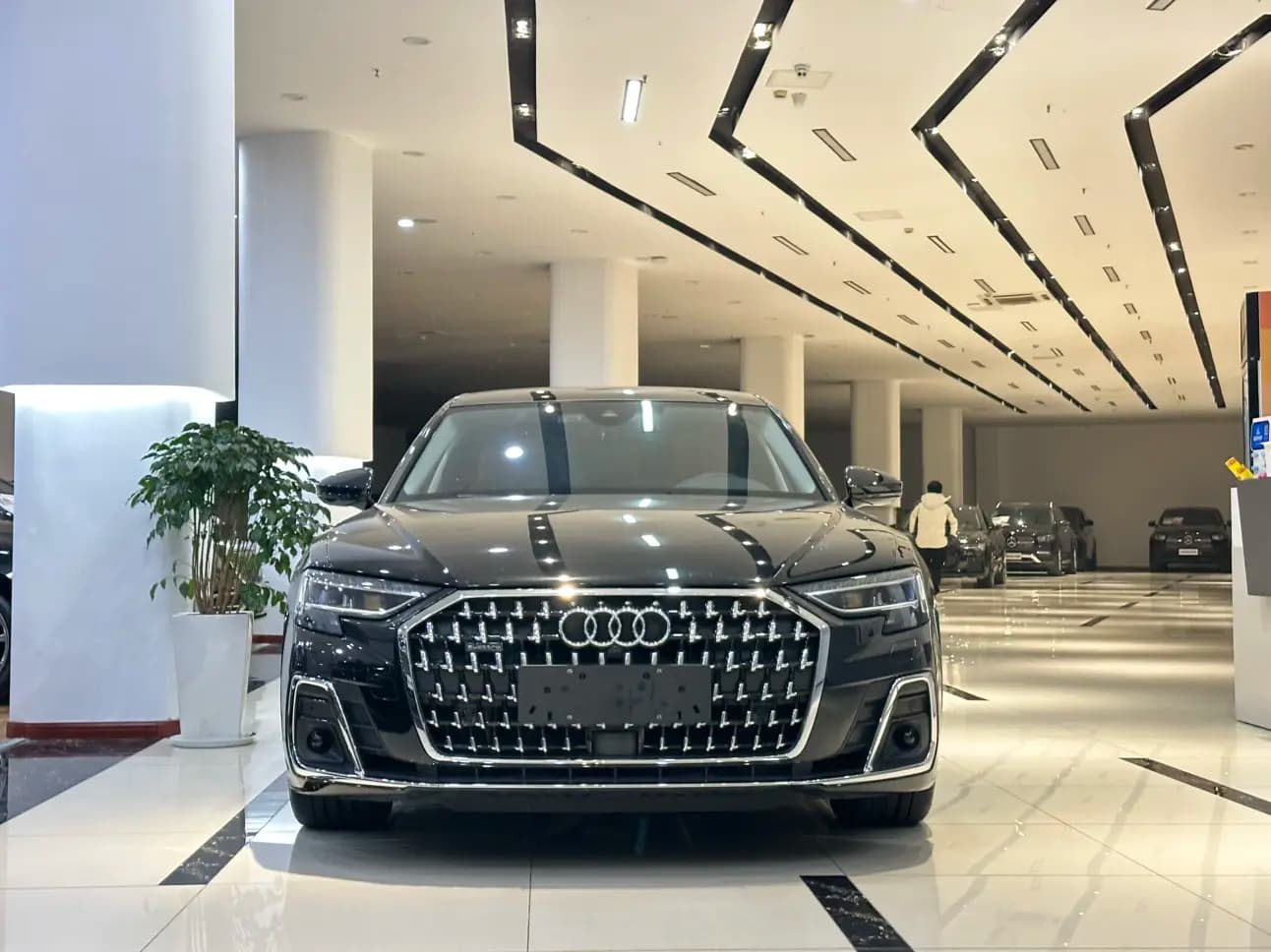 Audi A8 2024 г. 19037 км. — фото 2