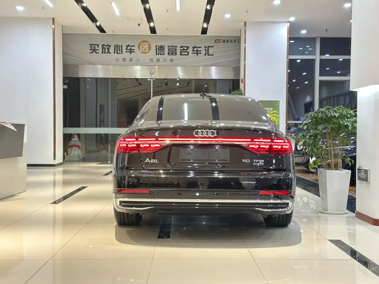 Audi A8 2024 г. 19037 км. — фото 4