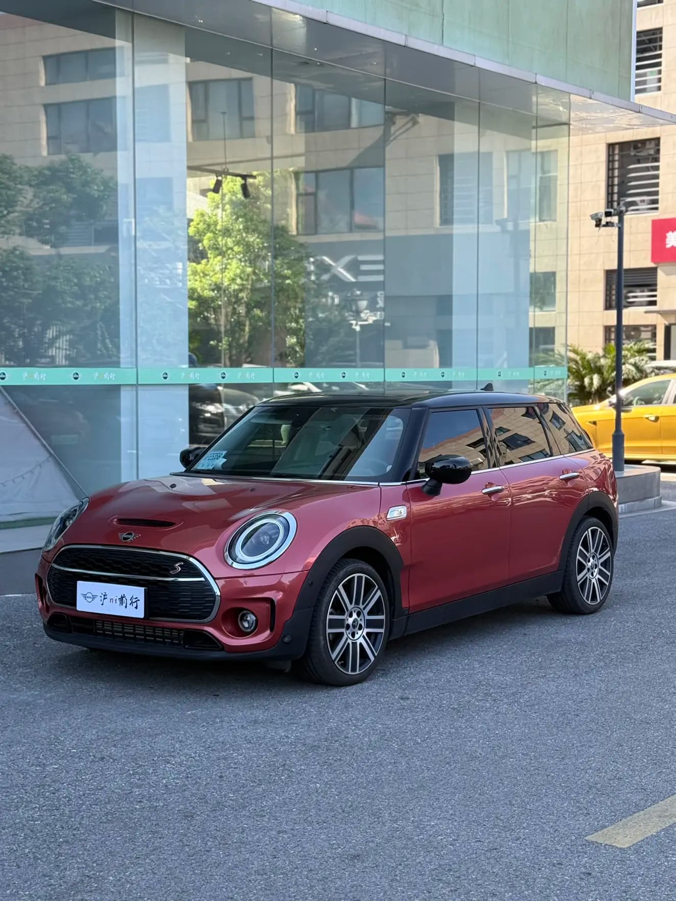 MINI CLUBMAN 2022 г. 14123 км.