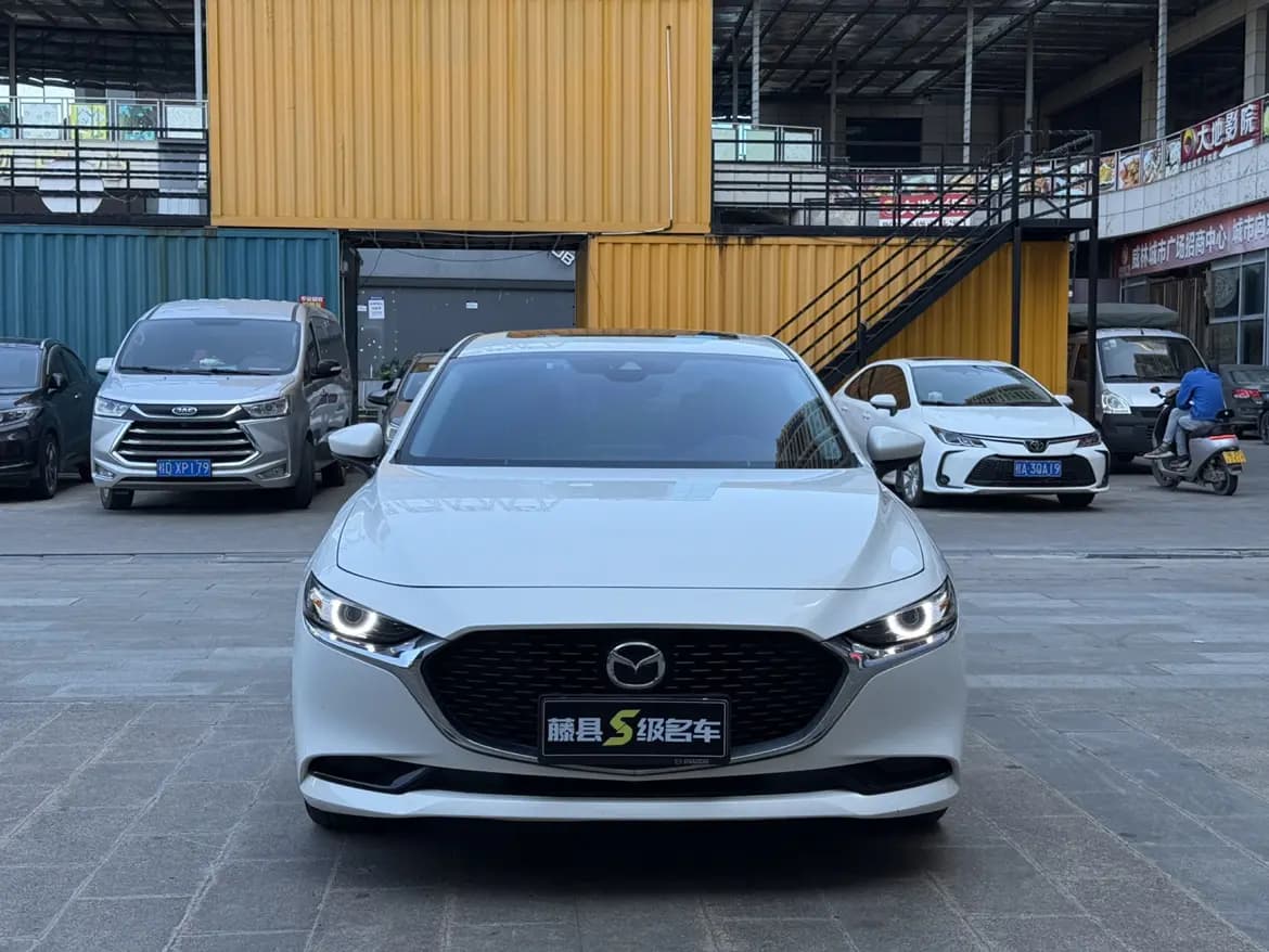 Mazda Axela 2023 г. 33007 км. — фото 2