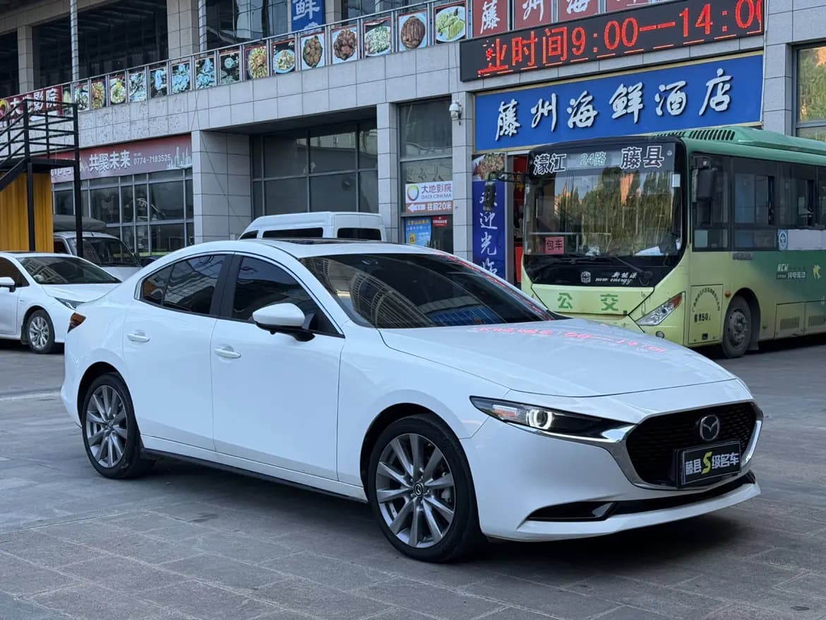 Mazda Axela 2023 г. 33007 км. — фото 3